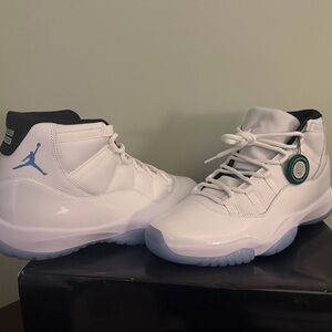 Jordan 11 Men’s Seakers